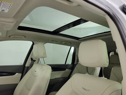 Used 2024 Cadillac XT6 Premium Luxury w/ Technology Package FWD image 18