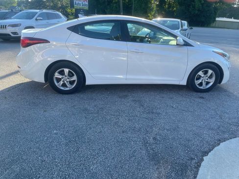 Used 2015 Hyundai Elantra SE FWD image 8