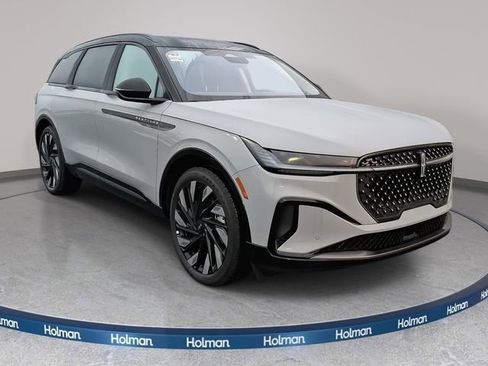 New 2026 Lincoln Nautilus Reserve w/ Jet Appearance Package AWD/4WD image 3