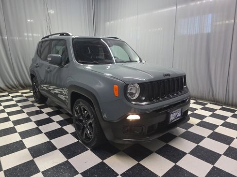 Used 2017 Jeep Renegade Altitude image 3