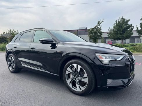 Used 2022 Audi e-tron Premium w/ Convenience Plus Package AWD/4WD image 1
