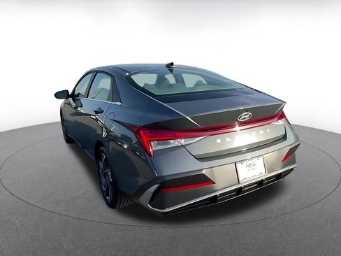 Used 2025 Hyundai Elantra SEL image 11