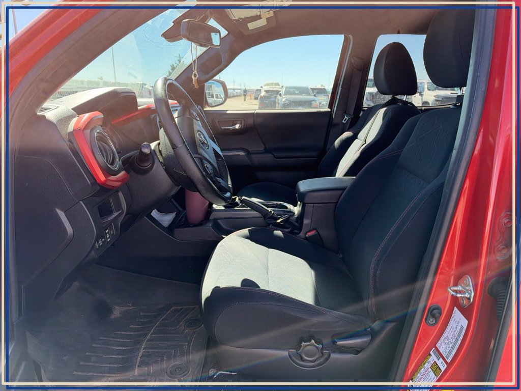 Used 2018 Toyota Tacoma TRD Sport w/ Technology Package AWD/4WD image 2