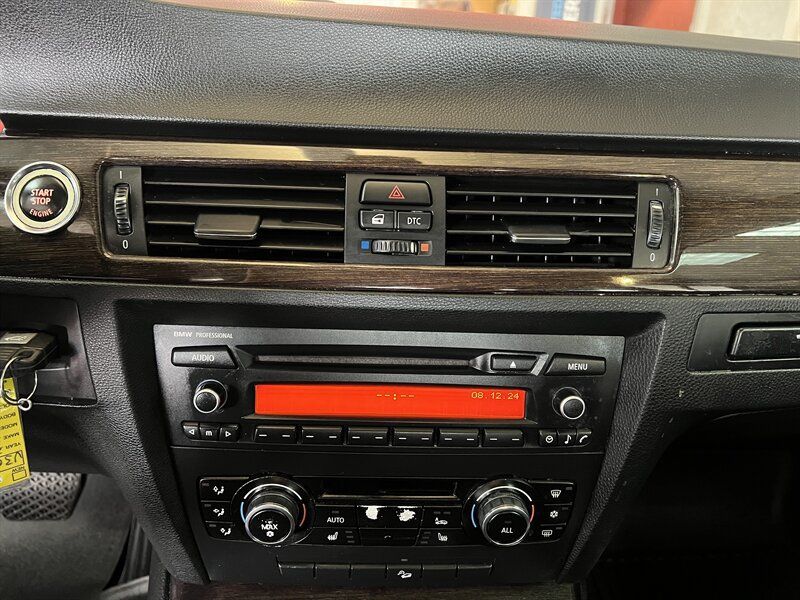 Used 2011 BMW 328i xDrive Coupe AWD/4WD image 16