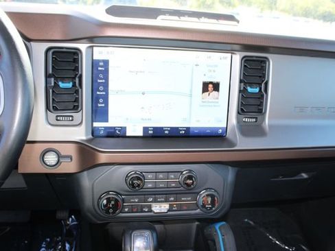 Used 2022 Ford Bronco Outer Banks AWD/4WD image 2