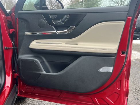 New 2026 Lincoln Corsair Premiere image 13