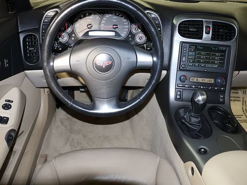 Used 2006 Chevrolet Corvette Convertible w/ Preferred Equipment Group RWD image 3