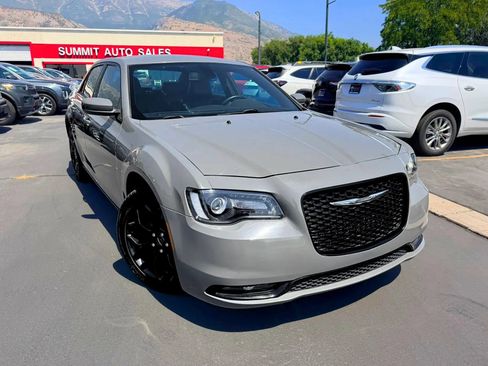 Used 2019 Chrysler 300 S AWD/4WD image 2