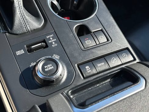 Used 2022 Toyota Highlander XSE AWD/4WD image 29