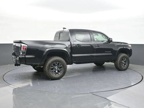 Used 2022 Toyota Tacoma SR5 w/ Technology Package AWD/4WD image 15