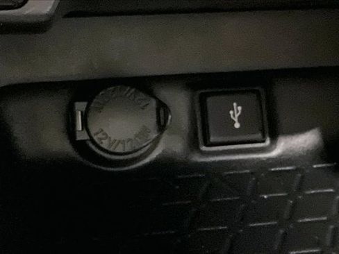 Used 2021 Toyota RAV4 LE image 32