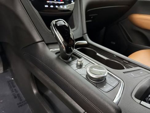 Certified 2025 Cadillac XT5 Premium Luxury w/ LPO, Floor Liner Package AWD/4WD image 23
