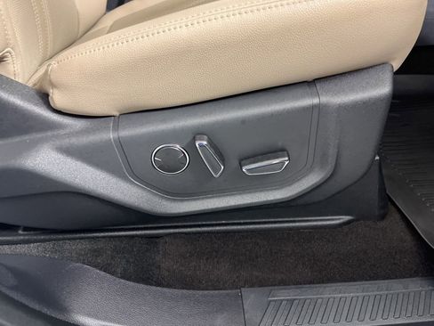 Used 2023 Ford Expedition Limited image 9