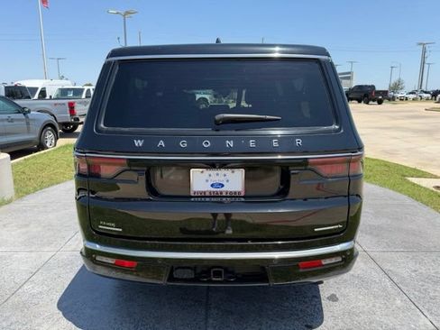Used 2023 Jeep Wagoneer L Series III w/ Premium Group I AWD/4WD image 5