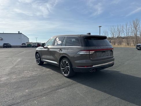 Used 2025 Lincoln Aviator Reserve w/ Equipment Group 201A image 5