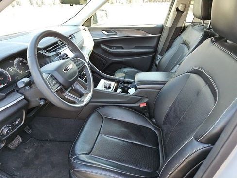 Used 2023 Jeep Grand Cherokee L Limited w/ Luxury Tech Group II image 18