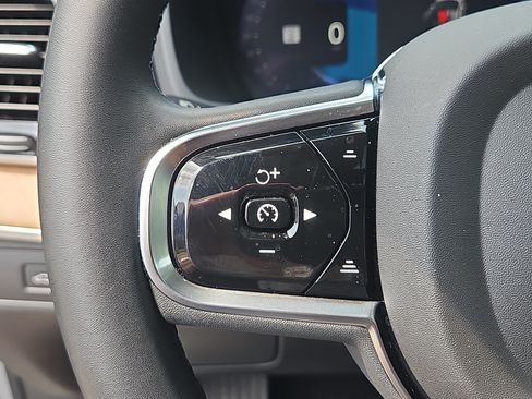 Used 2023 Volvo XC90 B6 Plus AWD/4WD image 20