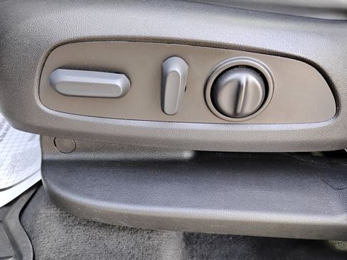 Used 2023 Buick Enclave Essence w/ Experience Buick Package FWD image 14
