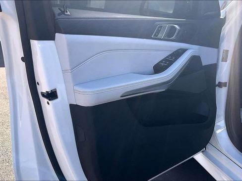 Used 2025 BMW X5 sDrive40i w/ M Sport Package RWD image 21