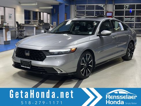 Used 2023 Honda Accord Touring image 1