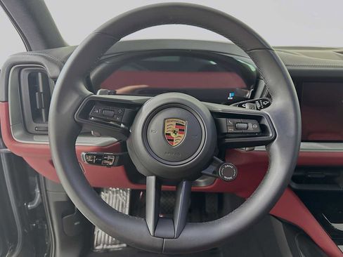 Certified 2025 Porsche Cayenne image 15