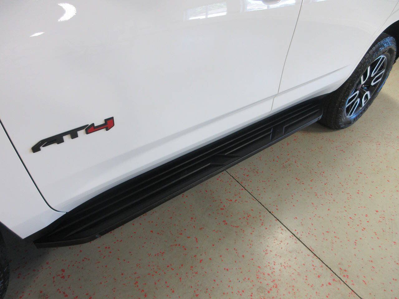 Used 2024 GMC Yukon AT4 w/ Technology Package AWD/4WD image 25