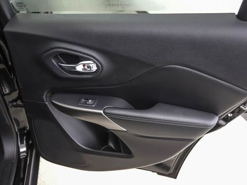 Used 2020 Jeep Cherokee Limited image 26