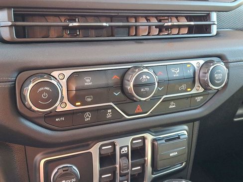 Certified 2024 Jeep Wrangler Unlimited Rubicon image 16