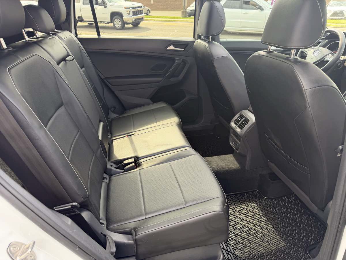 Used 2021 Volkswagen Tiguan SE R-Line AWD/4WD image 17