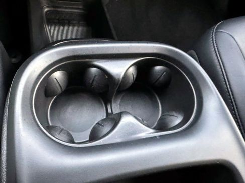 Certified 2025 Chrysler Pacifica Select image 28