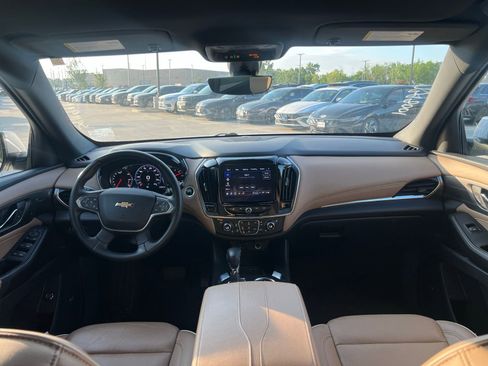 Used 2023 Chevrolet Traverse Premier FWD image 22