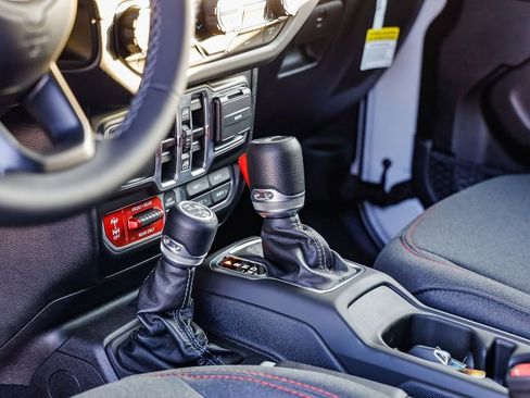 New 2025 Jeep Wrangler Unlimited Rubicon image 24