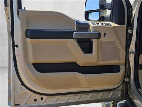Used 2018 Ford F150 XLT w/ Equipment Group 302A Luxury AWD/4WD image 9