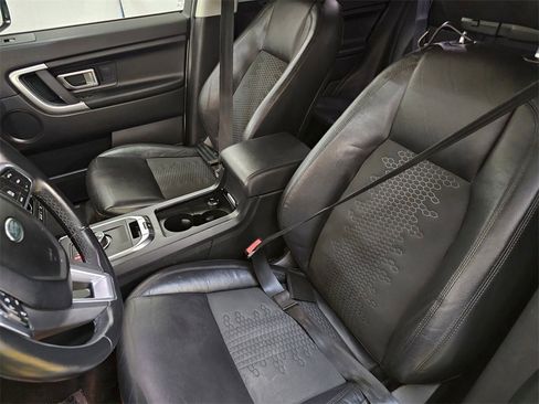 Used 2019 Land Rover Discovery Sport SE image 22