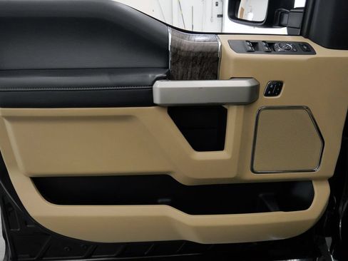 Used 2019 Ford F250 Lariat w/ Lariat Ultimate Package AWD/4WD image 12