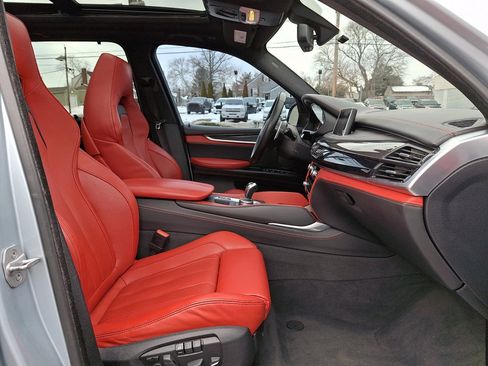 Used 2018 BMW X5 M image 13