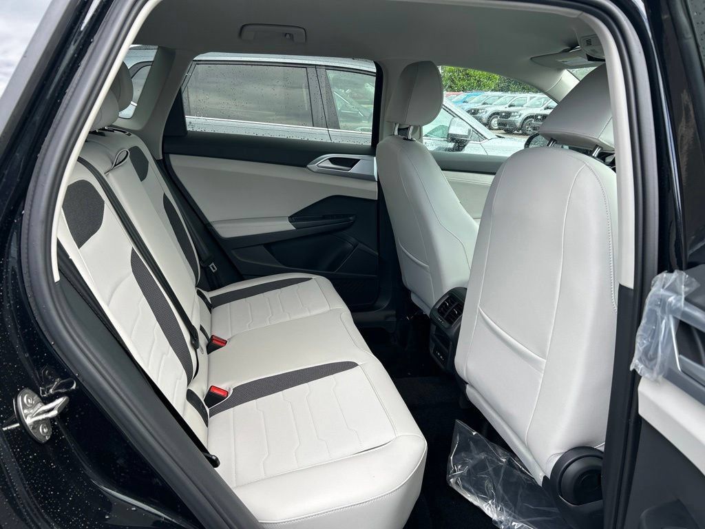 New 2026 Volkswagen Taos SE FWD image 44