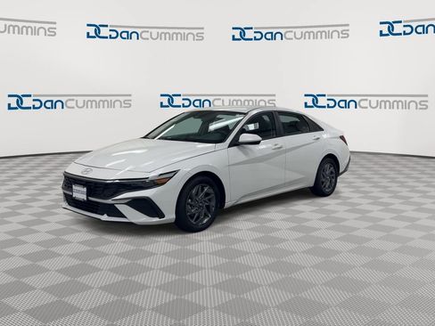 Used 2024 Hyundai Elantra SEL FWD image 4