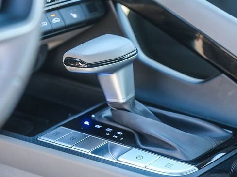 Certified 2025 Hyundai Elantra SEL image 26