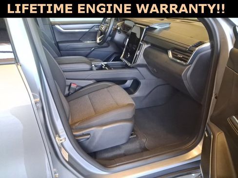 Used 2025 GMC Acadia Elevation image 31