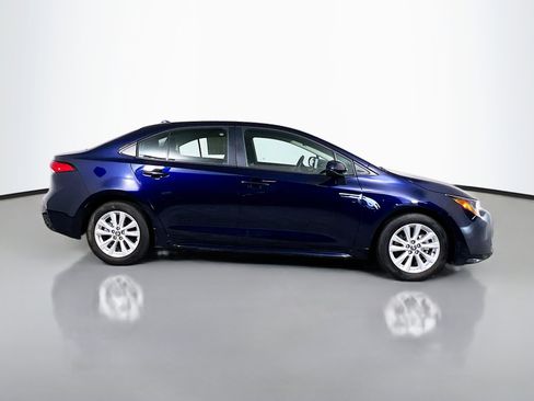 Used 2023 Toyota Corolla LE w/ LE Convenience Package FWD image 3