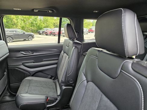 New 2025 Jeep Grand Cherokee L Altitude image 31