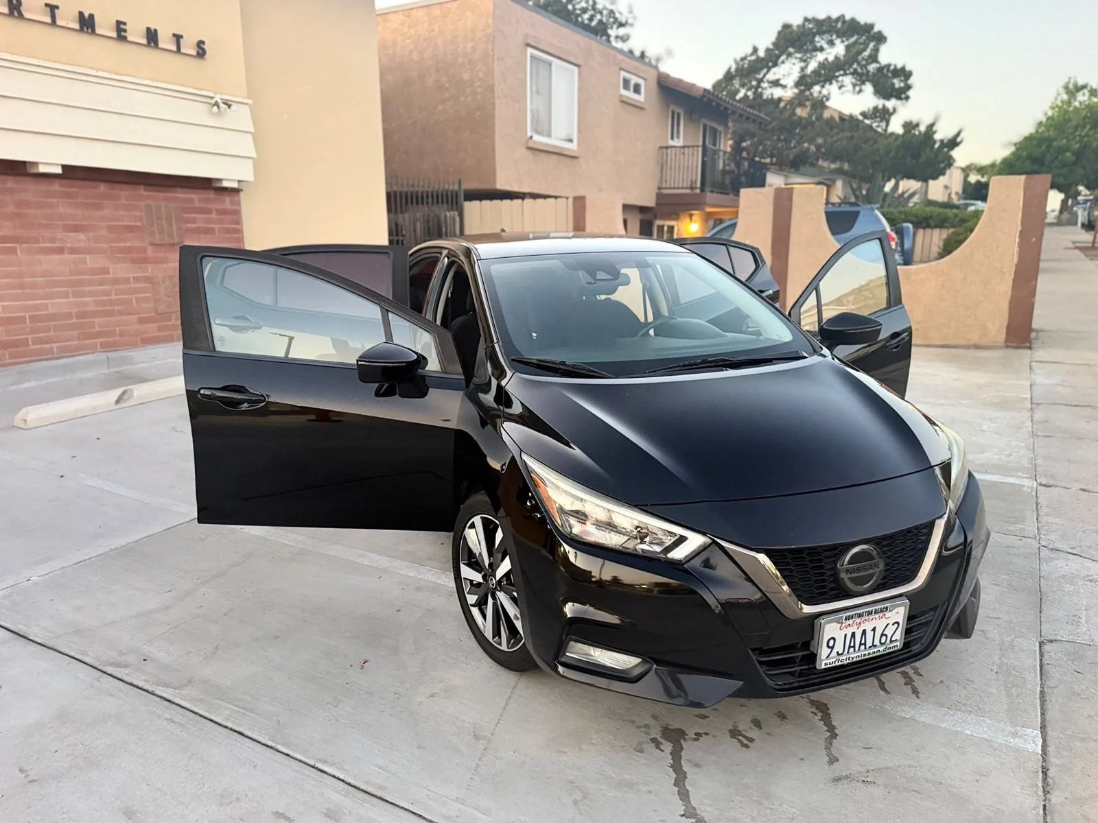 Used 2020 Nissan Versa SR FWD image 12