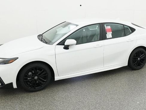 Used 2026 Toyota Camry SE FWD image 38