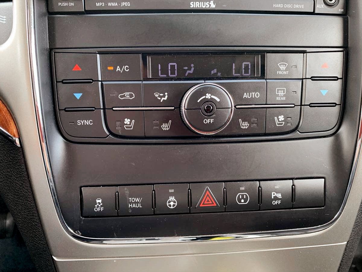 Used 2013 Jeep Grand Cherokee Overland w/ Advance Technology Group AWD/4WD image 31