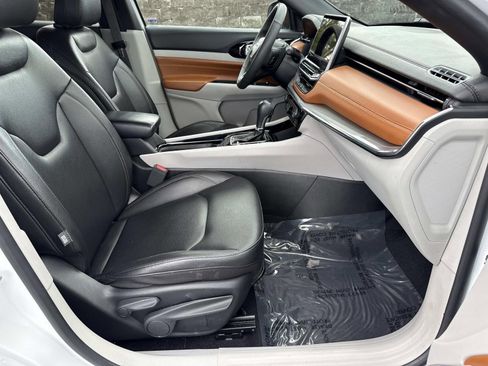 Used 2024 Jeep Compass Limited image 25