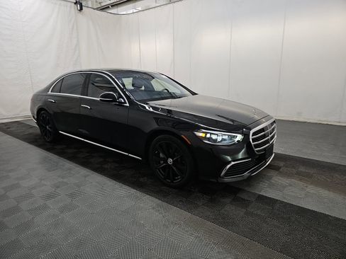 Used 2023 Mercedes-Benz S 500 4MATIC image 2