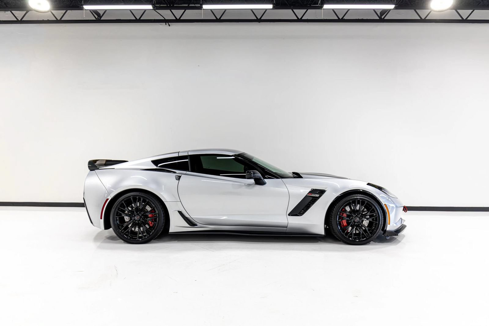 Used 2016 Chevrolet Corvette Z06 w/ 2LZ Preferred Equipment Group RWD image 4