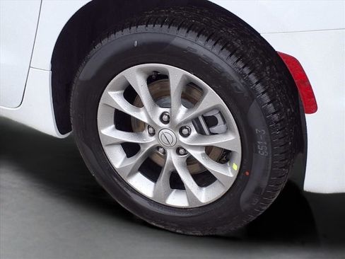 New 2026 Chrysler Pacifica Select image 22