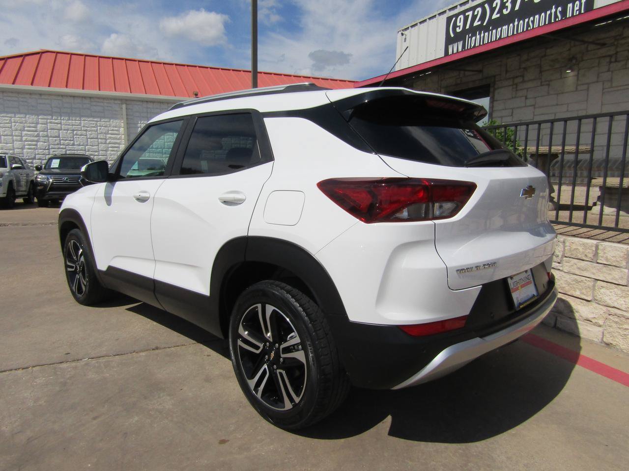 Used 2021 Chevrolet TrailBlazer LT w/ Convenience Package FWD image 3
